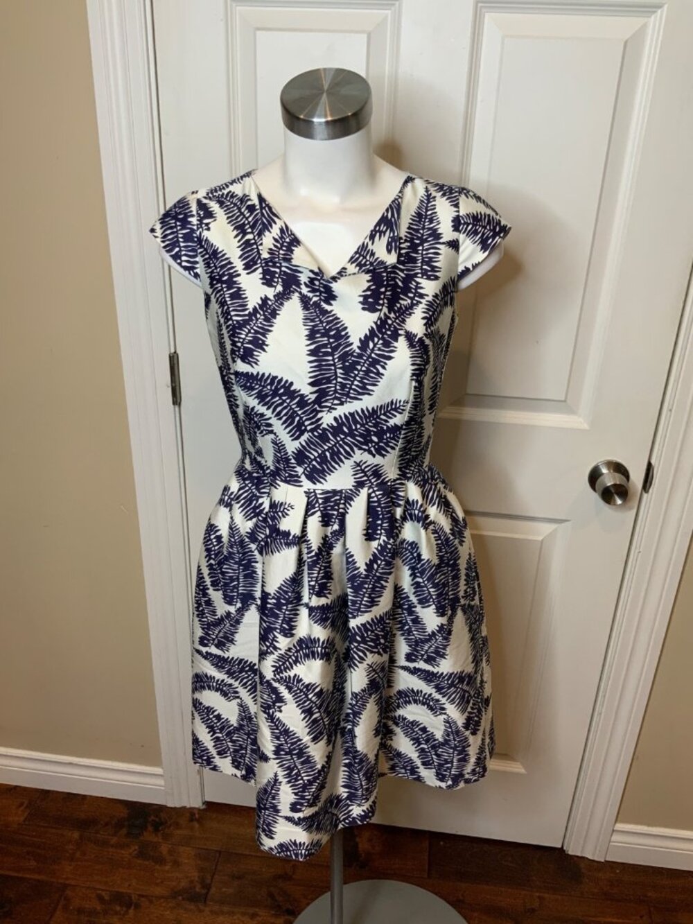 Elizabeth McKay White Blue Fern Print Fit & Flare Dress, Size 0
